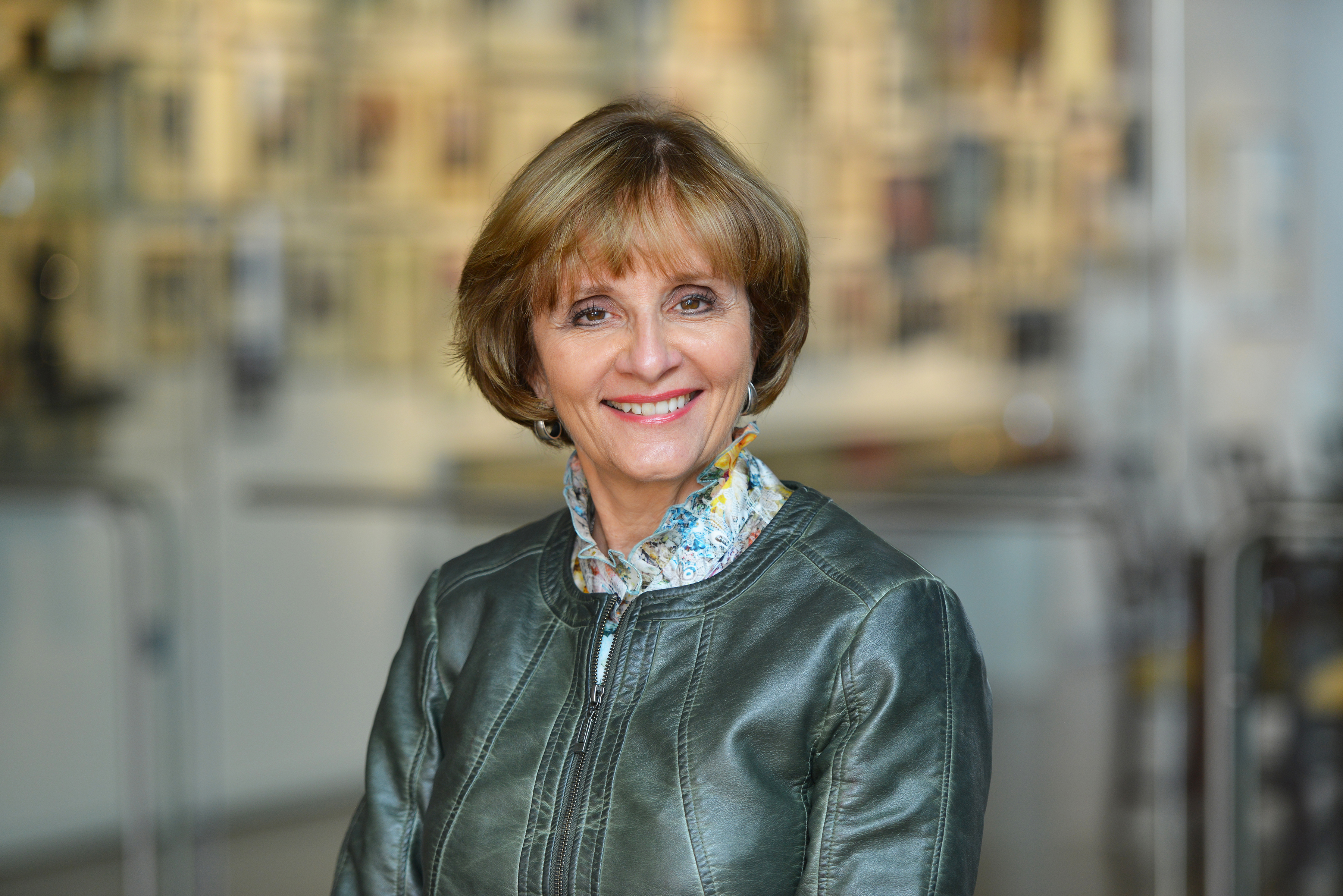 Image of presenter Roberta Anding